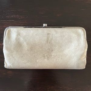 Cream Hobo Lauren Clutch 🤍